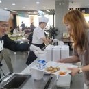 한국기술교육대학교 유길상 총장, 앞치마 두르고 학생식당 배식 및 학생 소통 이미지