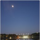 인공폭포 앞 이미지