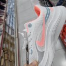 나이키 운동화가 95% 세일하는 나라 삼디다스 슬리퍼 보다 아식스 운동화가 싸다 이미지