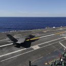 F-35C 통합타격전투기 미항모 USS 니미츠 착함 성공 이미지