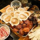 조개를 까는 사람들 이미지