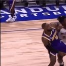 NBA G.O.A.T에 다소 집착하는 르브론 제임스 비매너 모음집.gif 이미지