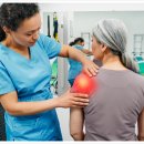 연세탄탄재활의학과의원 | 도수치료 운동치료 차이와 병행해도 괜찮을까…치료별 효과가 달라요