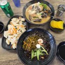 아름다운짜장 | [우도 맛집]'우도 짜장맨' 검멀레 해변 보며 먹는 톳짜장 &amp; 해물짬뽕