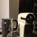 네스프레소 커피 머신 + 캡슐 + 우유 거품기 + 전용 세척기 팝니다 이미지