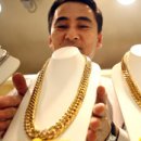 Japanese Rush to Sell Gold as Price in Yen Jumps-wsj 4/9 : 일본 엔화 급락과 금 매도 급증 배경 이미지