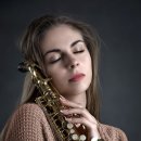 색소폰 연주 이미지