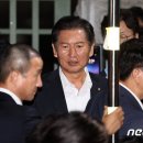 [뉴시스]﻿[뉴스1][세계일보][이데일리][뉴스핌][더팩트]./진교훈 후보와 함께 선거 유세 하는 정청래 최고위원(2023.10.04) 이미지