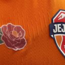 프로축구 제주, 4·3 희생자 추모 위해 '동백꽃 패치' 부착 이미지