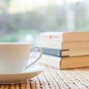 커피와 책이 있는 이미지