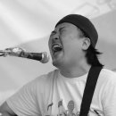 거리의 시인이 남긴 마지막 코러스 이미지