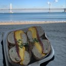 씨유(CU) 부산광역시 부산진구 가야동의점 | 미련이 많은 사람은 어떤 계절을 남보다 조금 더 오래 산다.