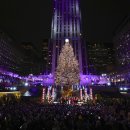 Rockefeller Center Christmas tree lighting 이미지