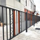 동그란어린이집 30m 경계 | 어린이집 철제 울타리 합성목재 펜스(휀스) 설치 및 도어 시공