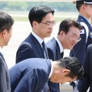 유럽순방서 귀국한 李대통령, 정청래 90도 인사에 "수고했습니다" 이미지
