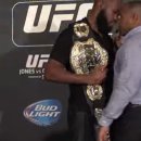 UFC 계체량 신경전처럼 싸우는 사람들 ㄷㄷㄷㄷ.gif 이미지