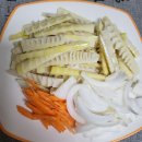 빗살무늬가 이쁜 아삭아삭하고 맛도좋은 제철 죽순볶음 이미지