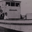 포구와 목선 이미지