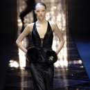 I'm dancing with grace of Valentino's evening dress.(발렌티노의 우아함) 이미지