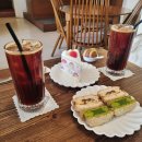 렌즈베리홍대주차장길점 | 홍대 분위기 커피 디저트가 맛있는 카페 장쌤