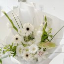 아름원색 | [안양 꽃집] 여자친구 생일 꽃다발 고민이라면? 화이트톤 여름 꽃다발 추천