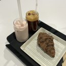 꼰디오스 | [만석동 카페] 야외가 더 예쁜 꼰디오스