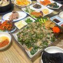 돌고래 철따라맛따라 : 밑반찬부터 완벽한 푸짐한 깻잎막회