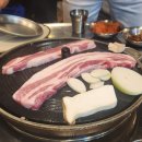 꿀꺽삼겹 | 수원 영통역 먹자골목 꿀꺽솥뚜껑삼겹살 국내산 생삼겹 맛집 술 1900원 (맛있어서 술 3병 실화?)