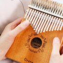 작은 엄지 피아노 칼림바 이미지