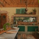 숲속빨간벽돌집 이미지