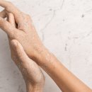 논현로 2L | 물에 자주 닿으면 왜 빨리 늙을까? 손 예쁘게 지키는 피부관리법