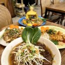 2524 | 구글 평점 4.9점 쌀국수 팟타이 볶음밥!? 둘이서 4그릇 먹은 성수 '소이나나' 후기