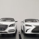 KOREA VS JAPAN ( Minikraft GENESIS G80 SEDAN WHITE VS SUM's Models LEXUS ES 300h WHITE )사진 고화질로 수정 이미지