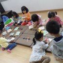 책과 함께 꼼지락 놀이 이미지