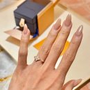 WEST SUN | 루이비통 :: 컬러 블라썸 컬렉션 미니 스타 반지 구매 후기 화이트 자개와 다이아몬드, 핑크골드 착용샷