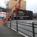 맥도날드 앞 버스정류소 이미지