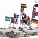 자전거 조각상 앞 이미지