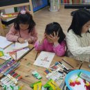 꼼지락 강아지 이미지