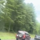 도로 밖으로 나간 SUV 사고 이미지