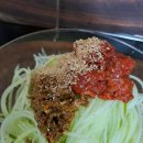 오이국수 한젓가락 이미지