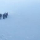 강추위에 타고간 헬기 엔진 얼어 '악몽' 된 러 화산관광 이미지