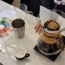 핸드드립 커피와 라떼아트 이미지