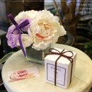 [김포꽃배달]친한친구 결혼선물로 추천드리는 천연소이캔들과 예쁜비누꽃 이미지