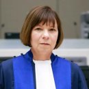 오바마와 공모하여 트럼프 대통령에 대한 국제 전쟁 범죄 혐의 조작 혐의로 ICC 법원 구성원 체포 이미지