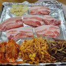 우홍백 돼지국밥 거제점 | 거제 우홍백 냉동 삼겹살 리뷰 – 두툼한 고기와 풍성한 한상 차림!