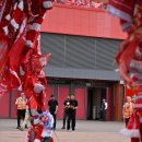 조타와 실바를 추모하기 위해 안필드를 방문한 루벤 아모림, 브루노 페르난데스, 디오고 달롯 이미지