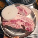 부부 숯불구이 | 🐷🔥 [광주 주월동 삼겹살 맛집] 남편이 극찬한 뼈삼겹의 반전맛! 생돈숯불구이 방문 후기