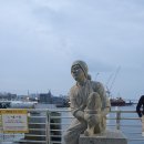 자갈치아지매 조각상 이미지