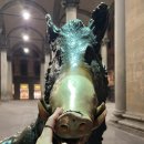 황금돼지동상 이미지