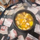 인제 동네 맛집: "효자동 솥뚜껑" 인제 현리점, 솥뚜껑 삼겹살, 생삼겹, 냉동 삼겹살, 레트로 분위기 이미지